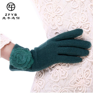 Fashionable knitting glove green color wool gloves for girls